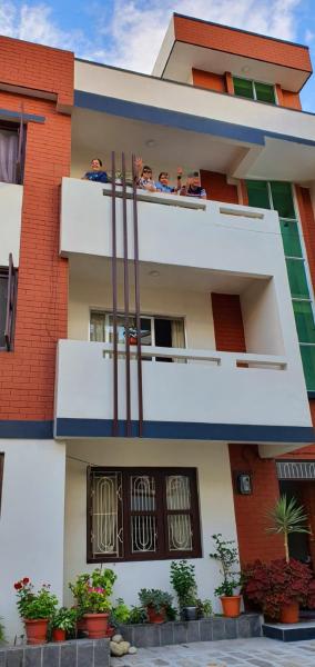 HIMALAYAN CONFINES GUEST HOUSE
